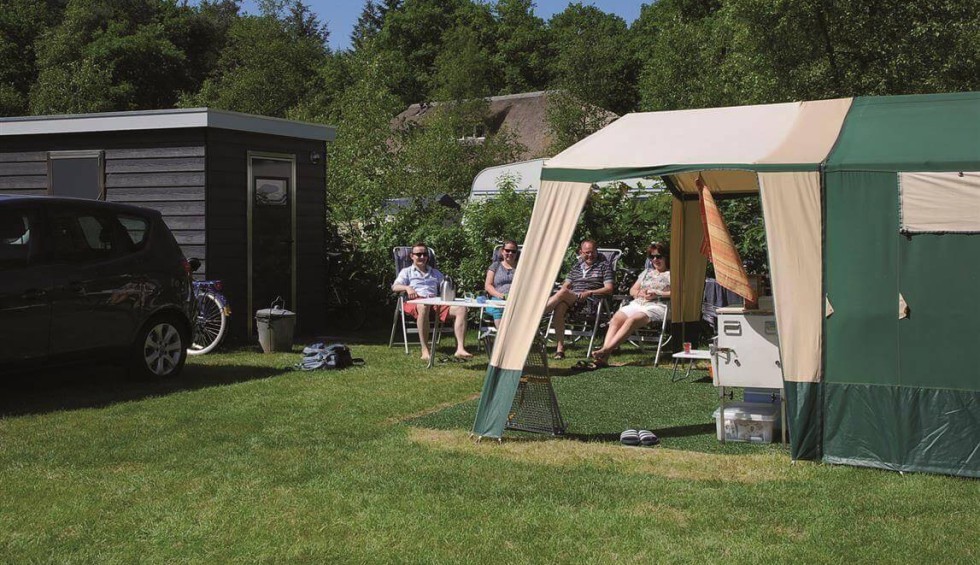 kampeerplaats-tent-prive-sanitair-camping-emmen.jpg