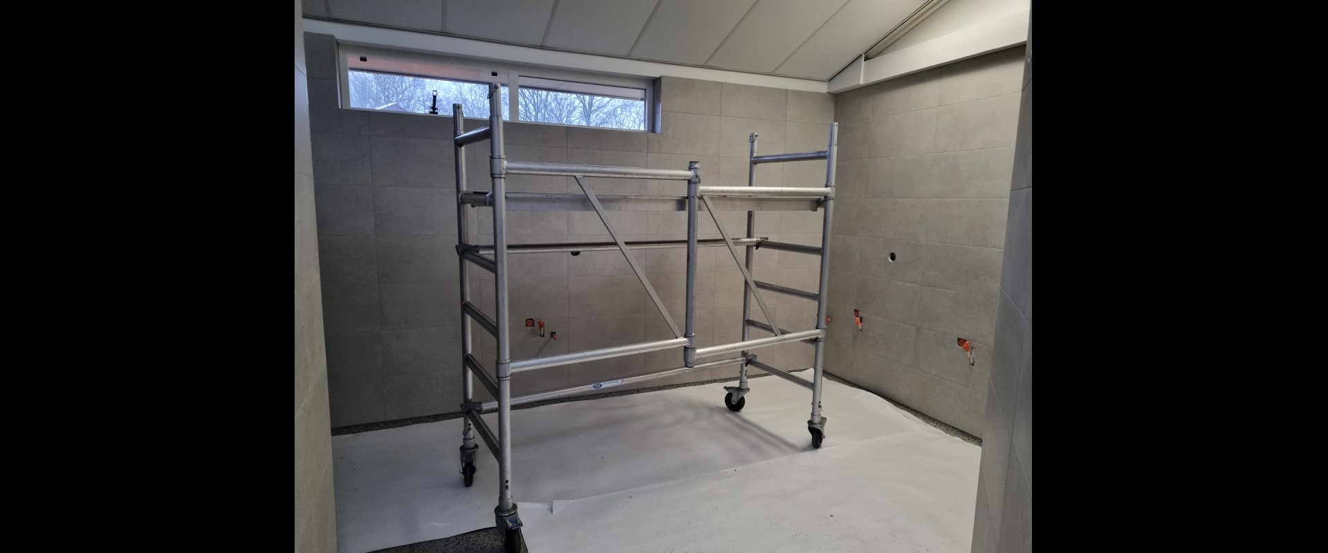 Nieuwe vloer en tegelwerk.jpg