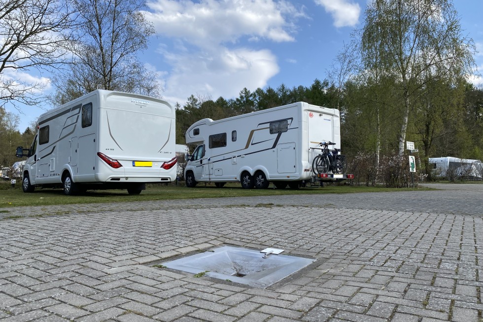 Camperplaatsen met camperloosplaats.jpg