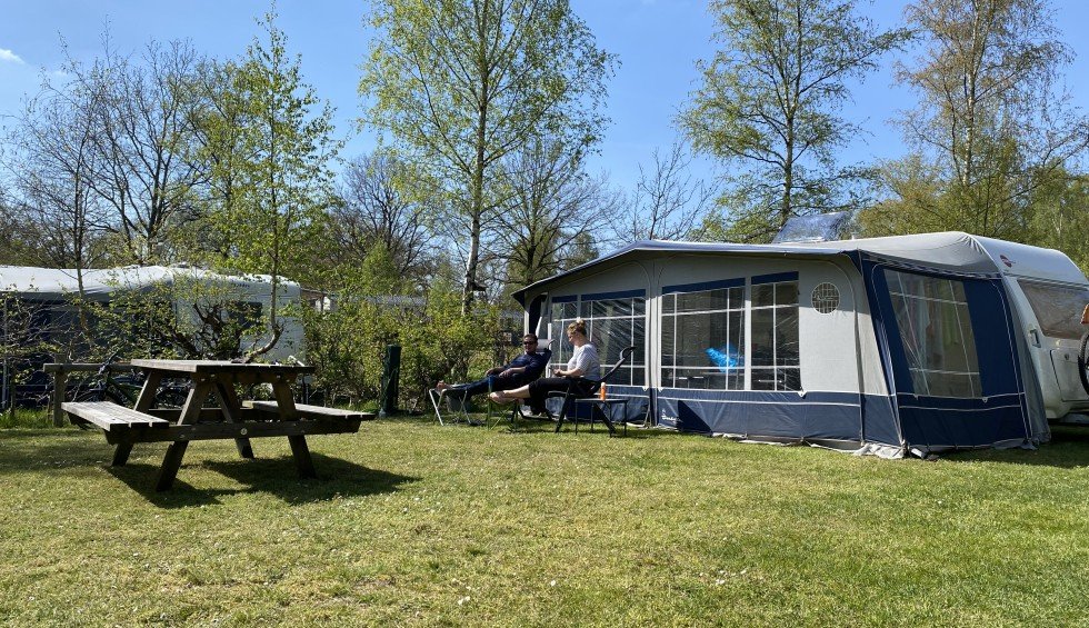 caravan-met-voortent-camping-grolloo.jpg
