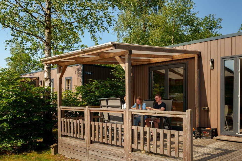 vakantiewoning-rolde-chalet-gezin-ontbijt.jpg