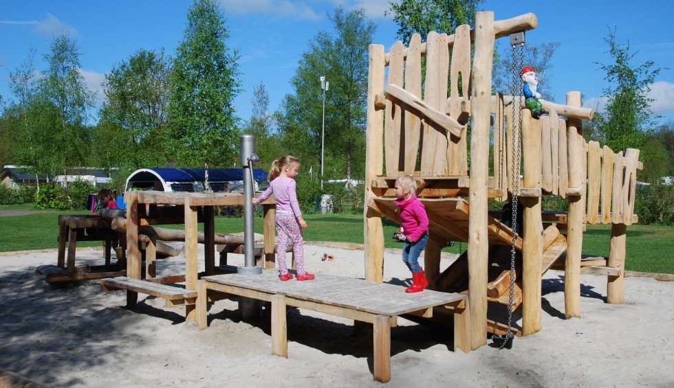 speelhuisje-zandbak-camping-borger.jpg