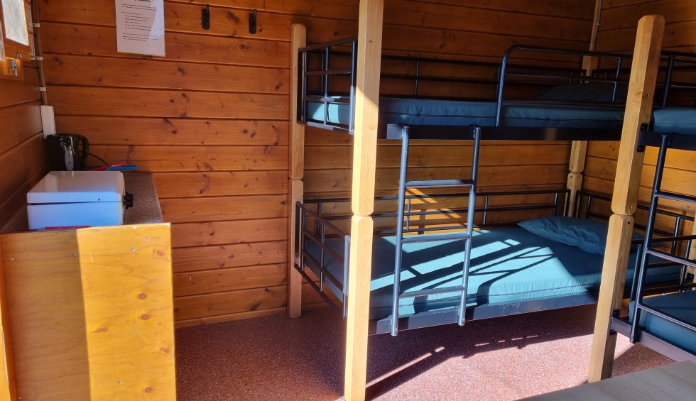 Kook en slaapgedeelte trekkershut.jpg