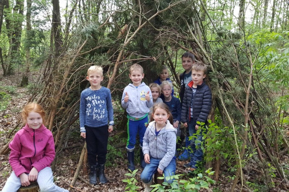 Hutten bouwen op kindercamping in Drenthe.jpeg