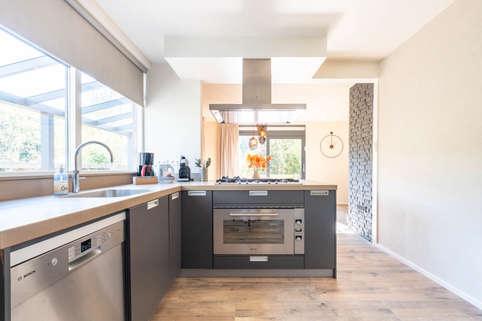 open-keuken-kookeiland-vakantiewoning-8-tot-10-personen-drenthe.jpg