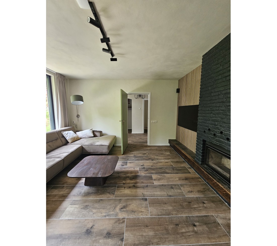 Woonkamer met cinewall.jpg