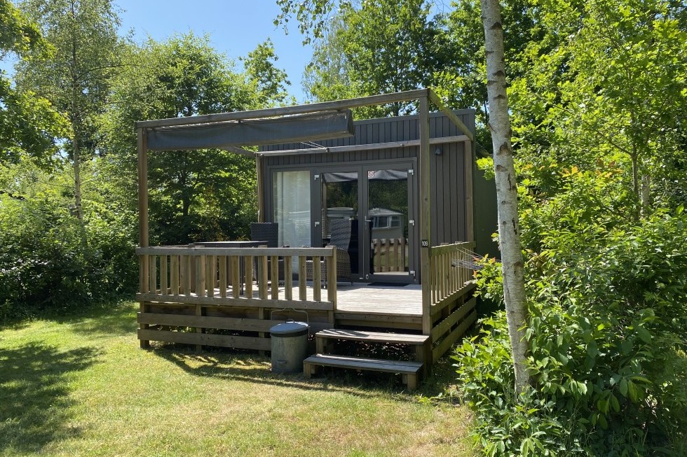 natuurhuisje-groningen-chalet-terras-bosrijk.jpg
