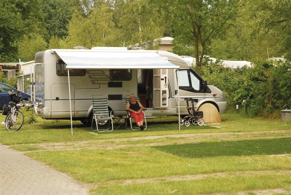camperplaats-stadskanaal-camping-de-berken-luifel.jpg