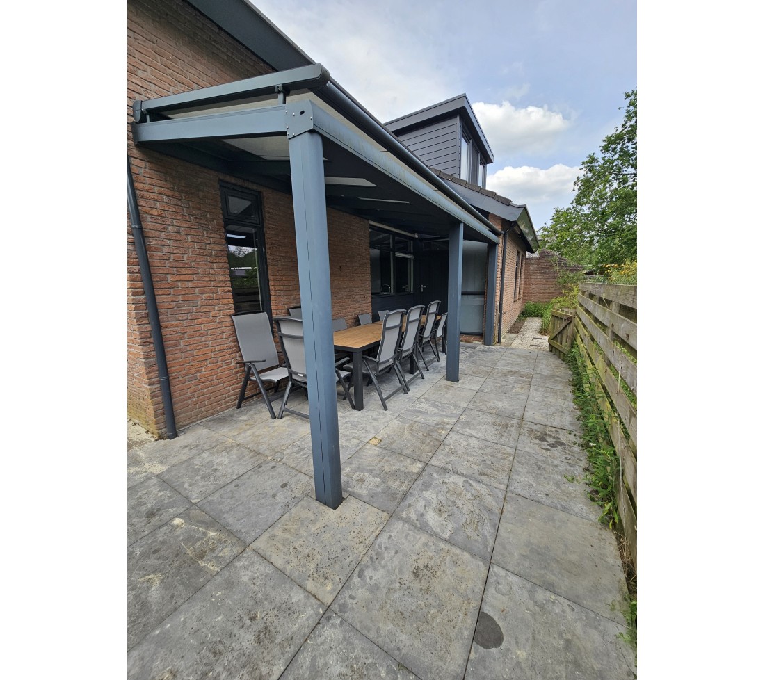 Overkapping vakantiehuis Gasselte.jpg