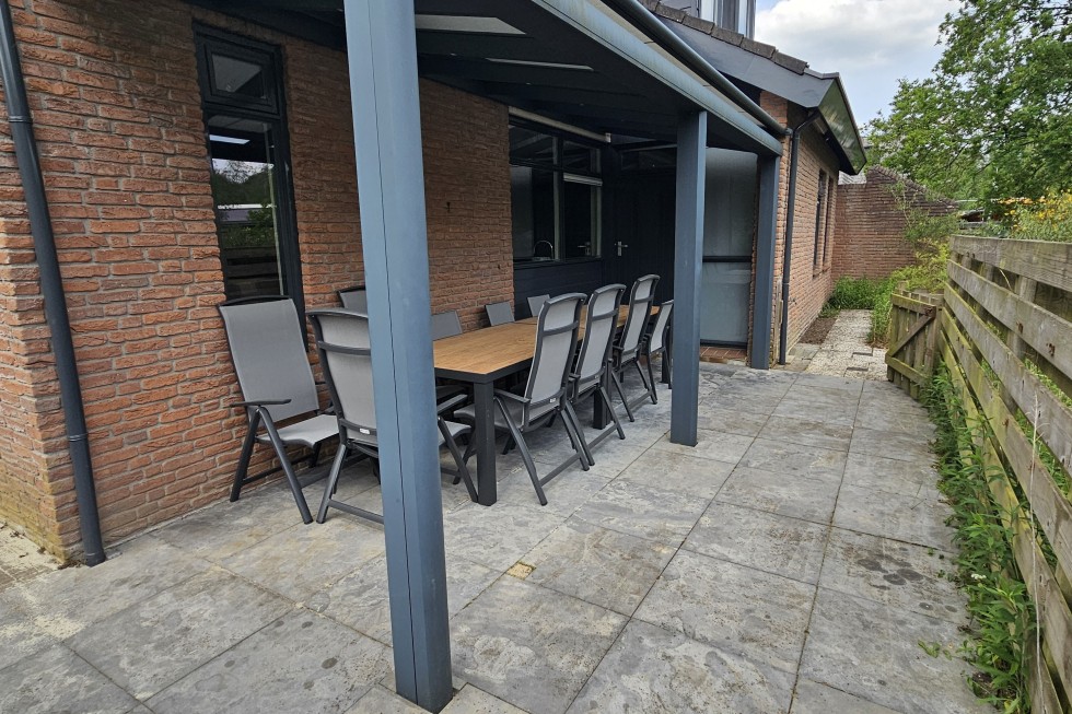 Overkapping vakantiehuis Gasselte.jpg