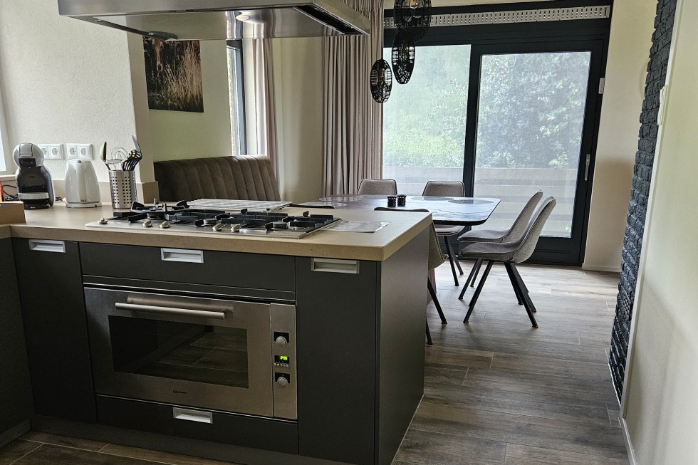Open keuken met zitgedeelte.jpg