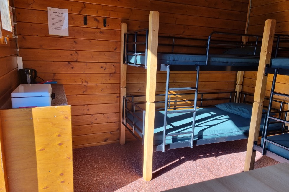 Kook en slaapgedeelte trekkershut.jpg