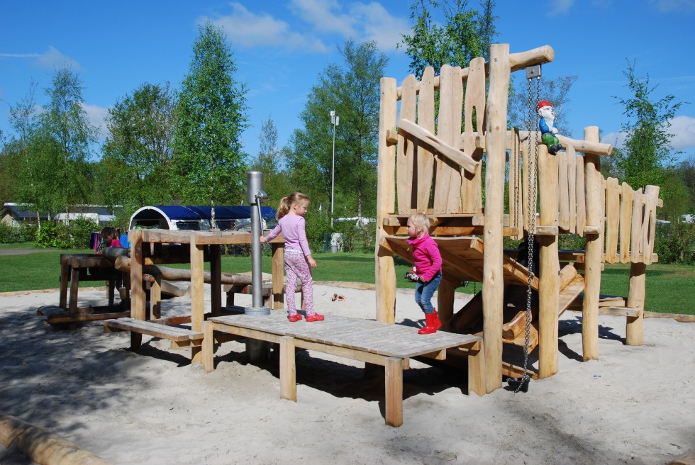 Zand- en water speelplaats op Camping de Bekren