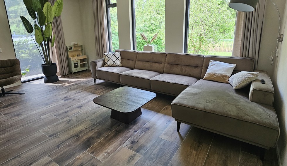 Woonkamer met speelkeuken.jpg