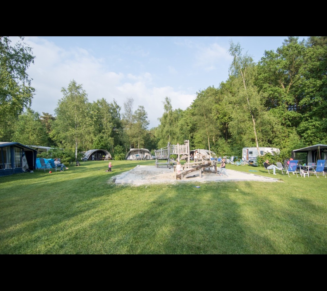 Comfortplaatsen rondom een veldje