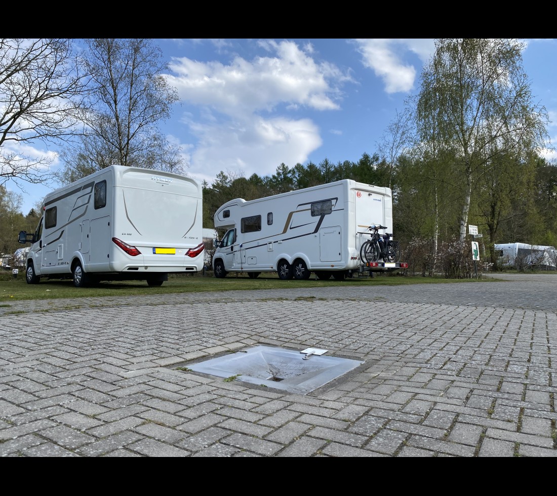 Camperplaatsen met camperloosplaats.jpg