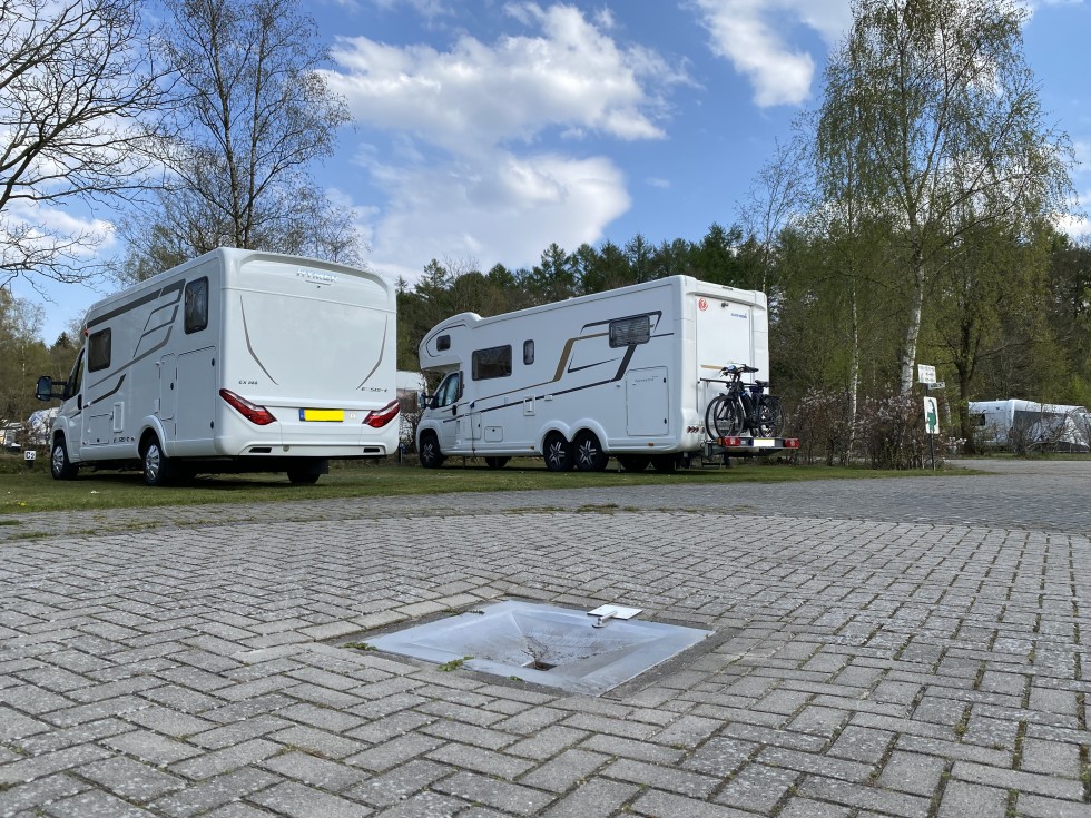 Camperplaatsen met camperloosplaats.jpg