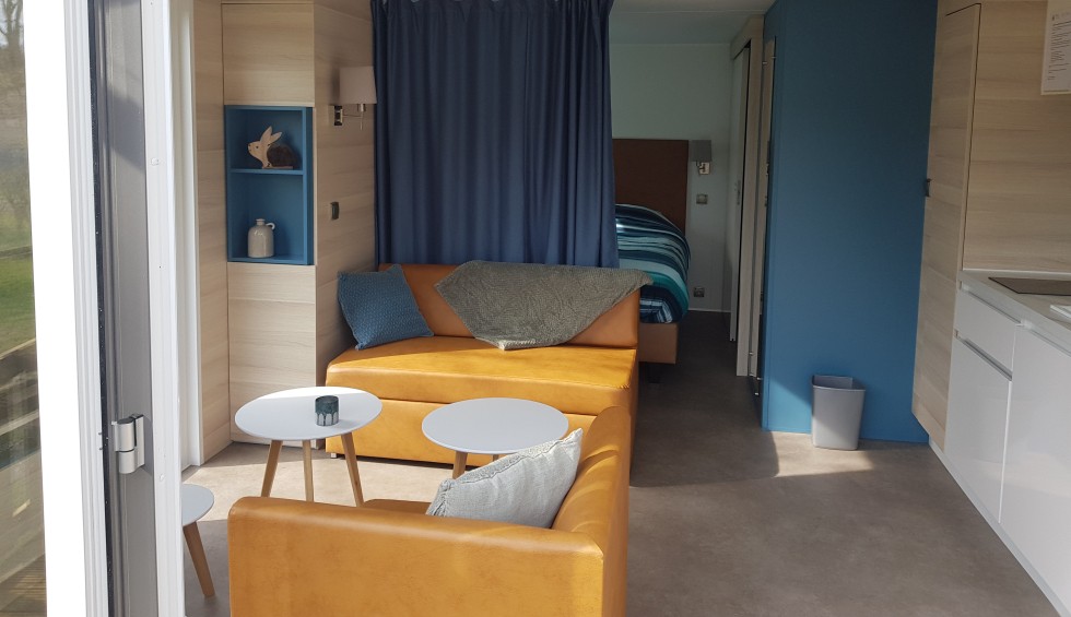 Berkenstudio de luxe leefgedeelte en kitchenette