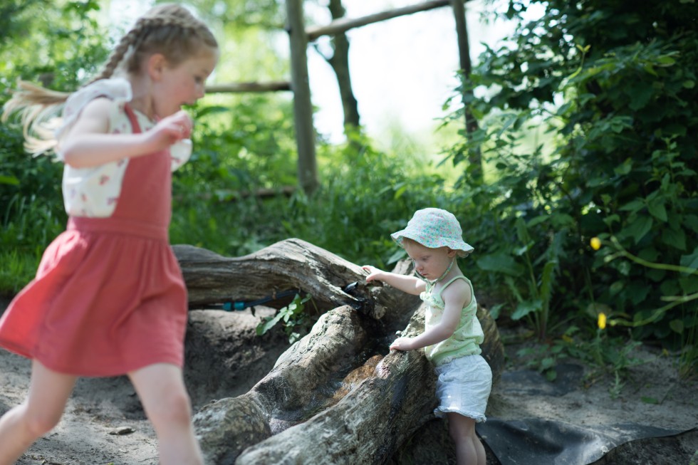 Natuurlijke speeltuin met waterpunt