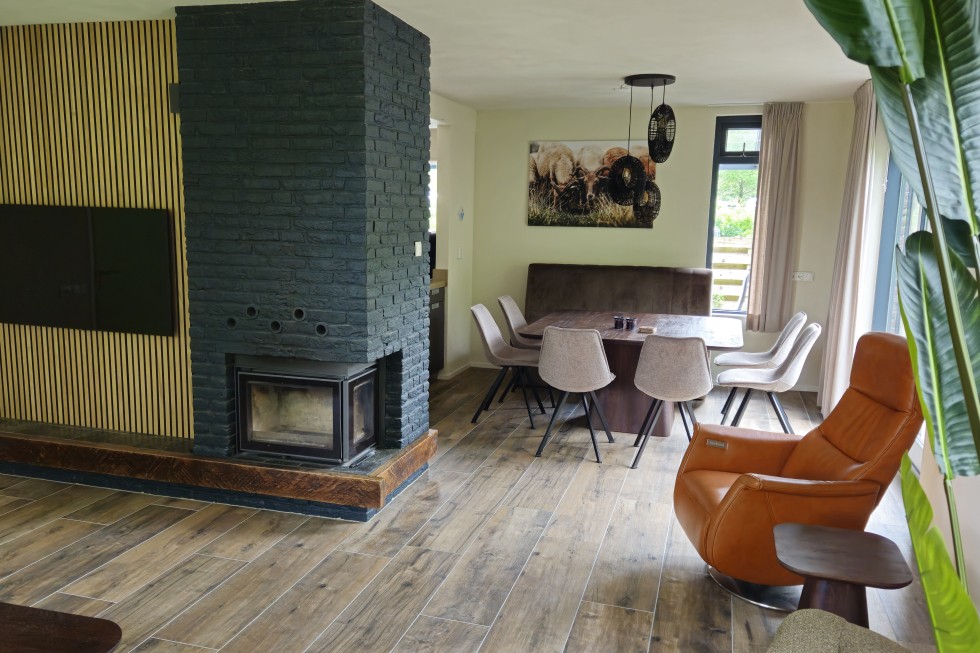 Zit- en eetgedeelte vakantiehuis.jpg