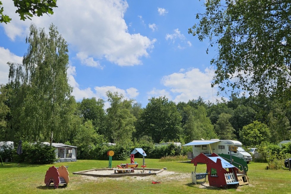 kindvriendelijke-camping-anloo-speeltuin-kampeerveld.jpg.jpg